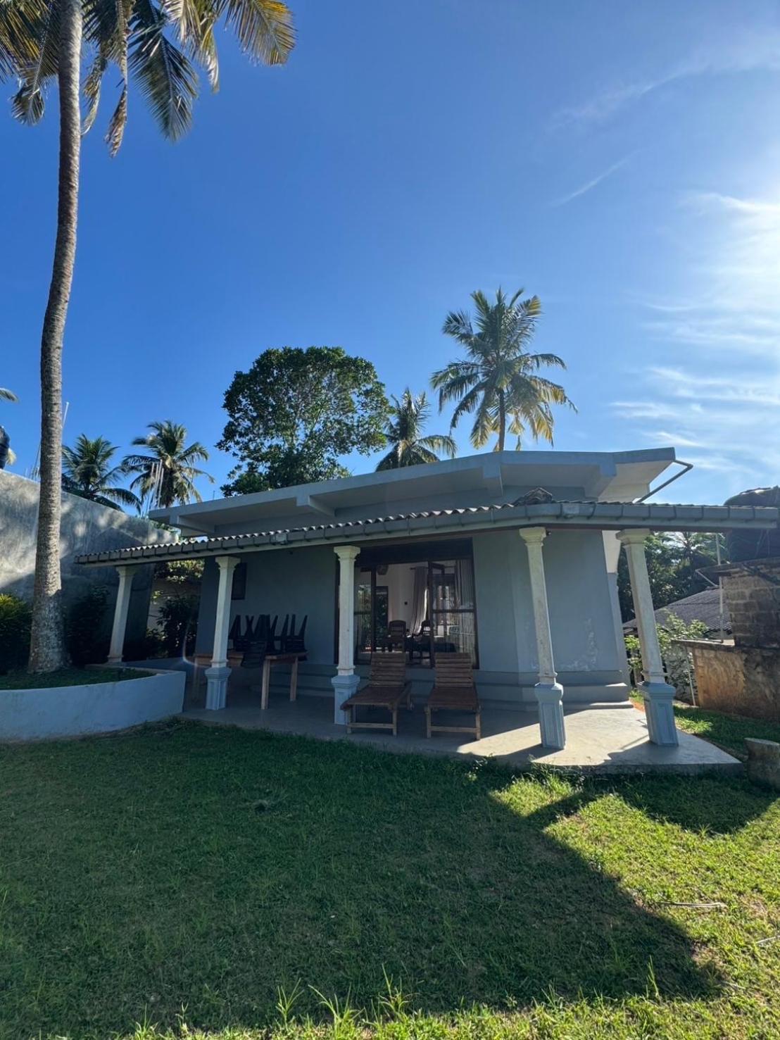 Pemuyan Mirissa70 Bed & Breakfast Exterior photo