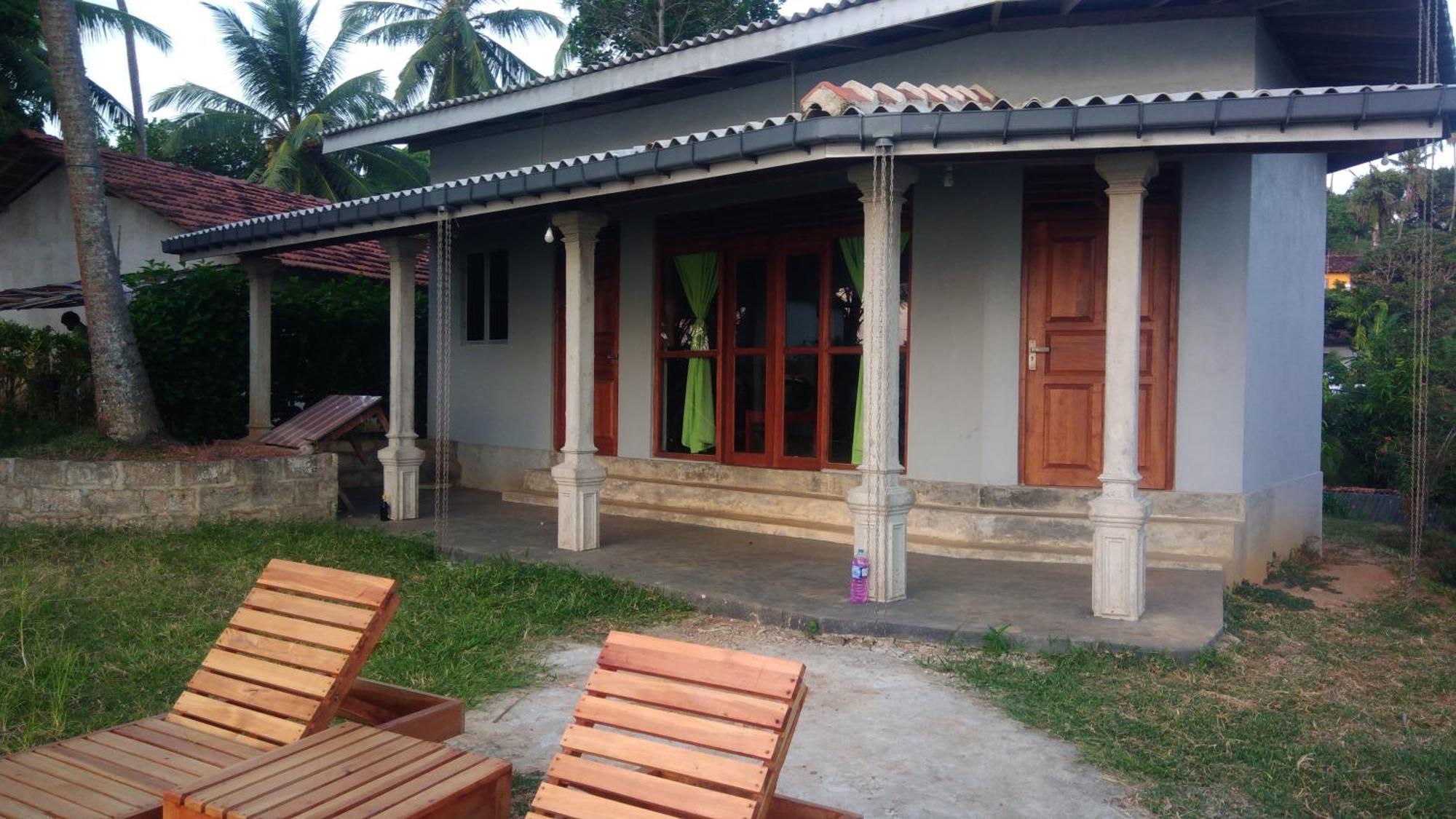 Pemuyan Mirissa70 Bed & Breakfast Exterior photo
